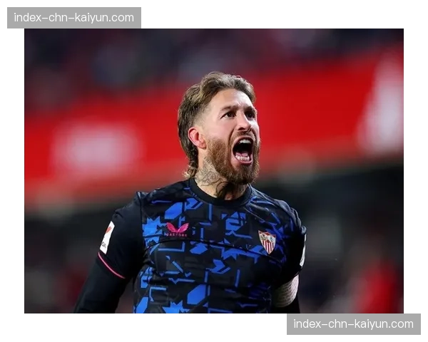 场边收音：塞维利亚教练席不断高喊“Switch！”提示队员切换防守模式